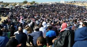 مئات الفلسطينيين يصلون الجمعة على أنقاض البيوت في أم الحيران