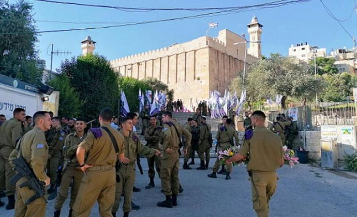 الاحتلال يغلق الحرم الإبراهيمي والمحلات التجارية في البلدة القديمة
