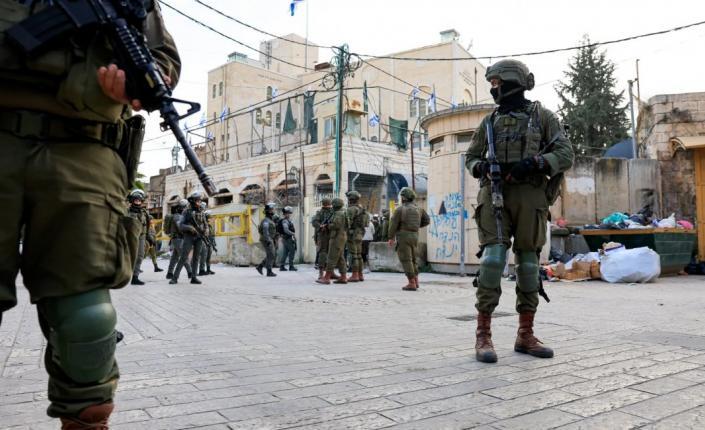 نتنياهو يأمر بفرض حصار على الخليل وإغلاق الضفة الغربية