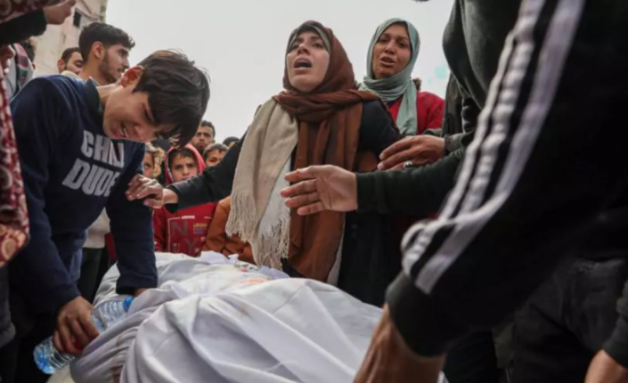 ثلاثة شهداء ومصابون بقصف وإطلاق نار الاحتلال في دير البلح ومدينة غزة