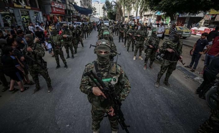 قيادي في حماس: السنوار تفقد مناطق الاشتباكات والتقى المقاتلين ولدى القسام 30 جنرالا وضابطا في جهاز "الشاباك"