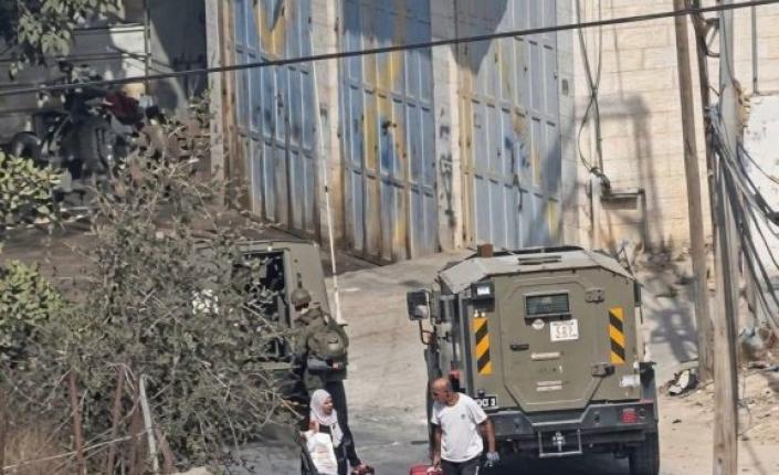 لليوم الرابع: الاحتلال يواصل عدوانه على الخليل ويرفع عدد النازحين ويطبق الخناق على المواطنين