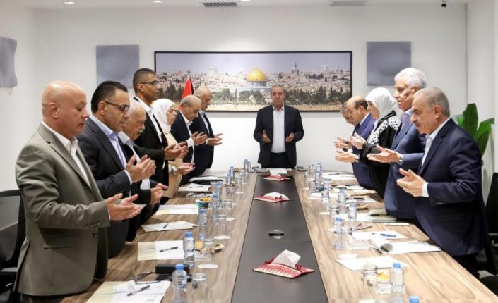 مركزية فتح تؤكد مواصلة الحوار الوطني برعاية مصرية وتشكّل لجنة لإنهاء الوضع الاستثنائي داخل الحركة