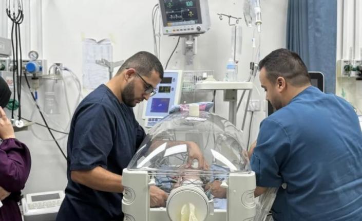 الصحة في غزة: نفاد زيوت تشغيل المولدات الكهربائية يهدد استمرار عمل أقسام حيوية في مستشفيات القطاع