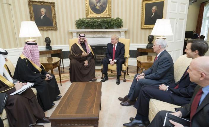 أكسيوس: بن سلمان طلب من ترامب شن ضربات على "الحوثيين"