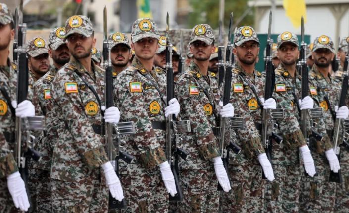 "بلومبرغ" عن مسؤولين غربيين: إيران لا تزال لديها قوة كافية للرد إذا استأنفت واشنطن غاراتها