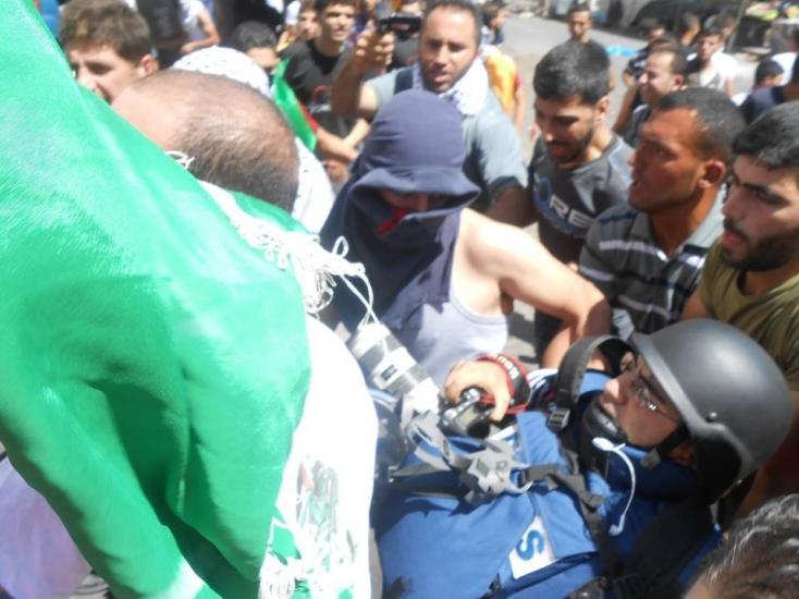 اصابة مصور وكالة رويترز في الخليل برصاص الاحتلال