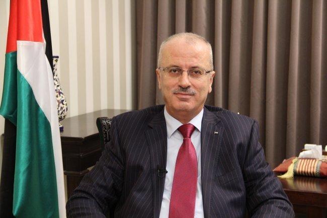 بالفيديو .. "وطن" تطرح الملفات الساخنة على الحمد الله في ساعة من الحوار بالفيديو .. "وطن" تطرح الملفات الساخنة على الحمد الله في ساعة من الحوار