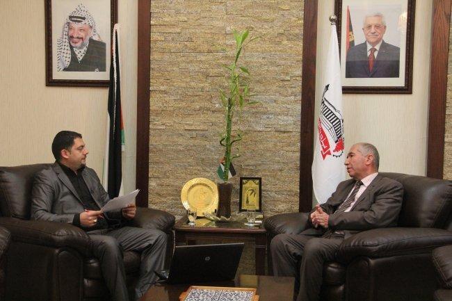 الزعتري لوطن : بلدية الخليل تعاني عجزا متراكما، وتقدم تسهيلات لسكان البلدة القديمة، وخدماتها يستفيد منها المستوطنون !! الزعتري لوطن : بلدية الخليل تعاني عجزا متراكما، وتقدم تسهيلات لسكان البلدة القديمة، وخدماتها يستفيد منها المستوطنون !!