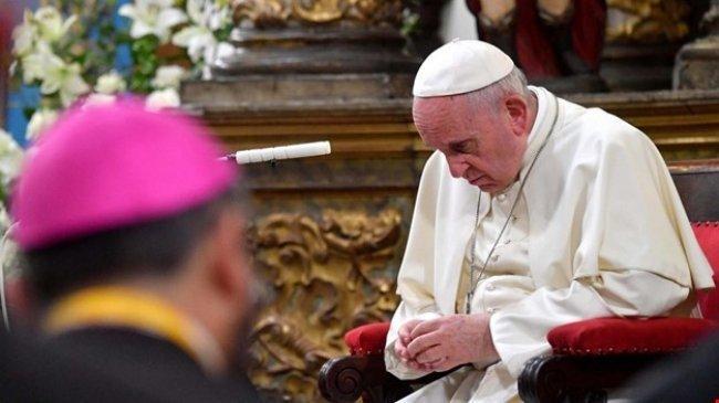 البابا يعتذر بعد تعليقات عن انتهاكات جنسية "جرحت الكثيرين"