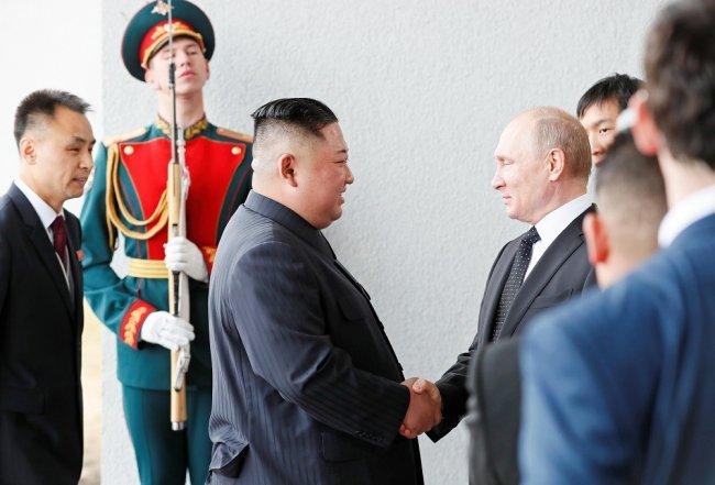أحيط بالسرية حتى آخر لحظة.. لقاء بين الرئيس الروسي ونظيره الكوري الشمالي في روسيا