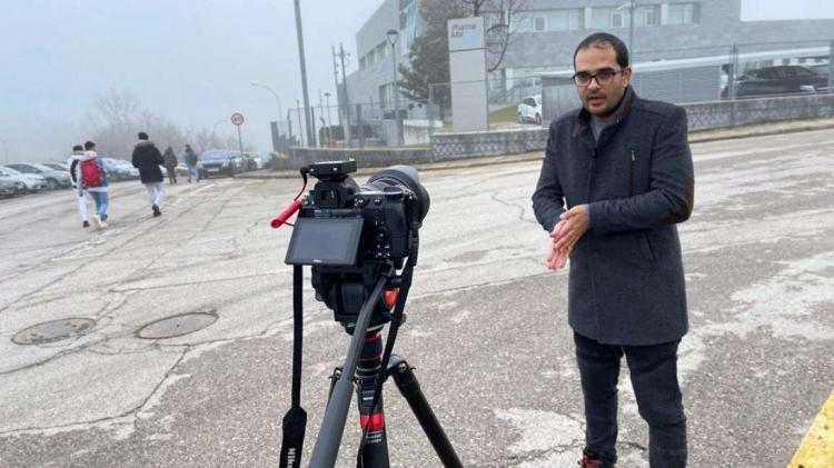 نقابة الصحفيين تطالب الحكومة الإسبانية بحماية الصحفي الفلسطيني معاذ حامد وعائلته