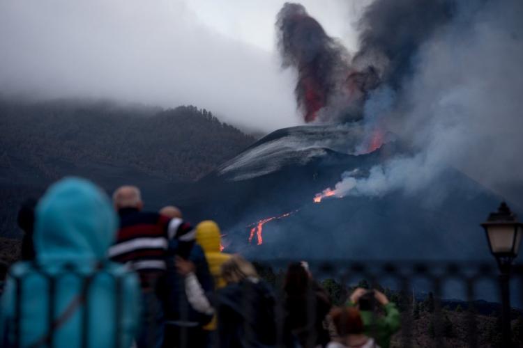 إسبانيا: بركان "كمبر فيجا" حرق 2,185 منزلاً خلال 33 يوماً
