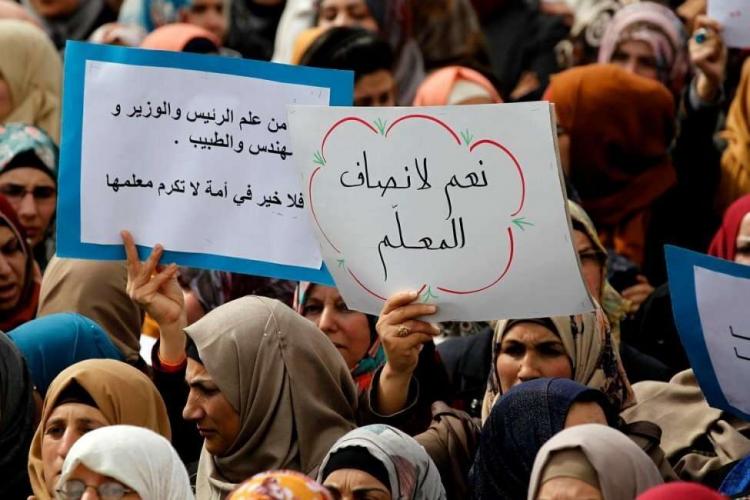 حراك المعلمين الموحد يعلن استمرار فعاليات الإضراب الأسبوع القادم، ويرفض الاتفاقية الأخيرة بين الاتحاد والحكومة حراك المعلمين الموحد يعلن استمرار فعاليات الإضراب الأسبوع القادم، ويرفض الاتفاقية الأخيرة بين الاتحاد والحكومة