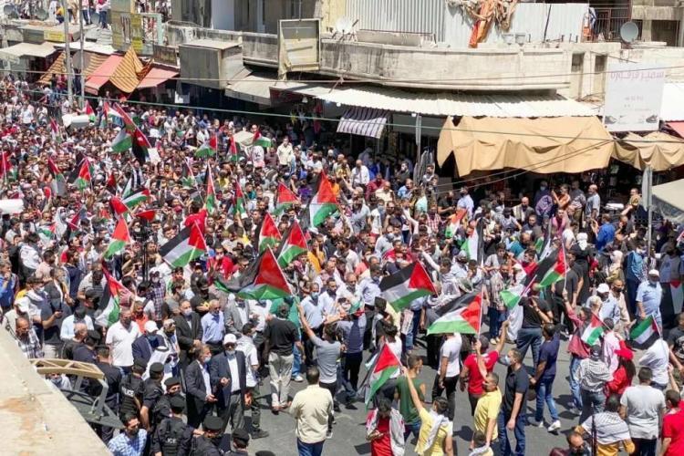 مسيرة وسط وسط عمان نصرةً لفلسطين ورفضا للتطبيع مع الاحتلال مسيرة وسط وسط عمان نصرةً لفلسطين ورفضا للتطبيع مع الاحتلال