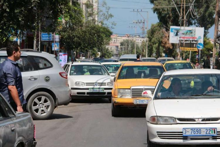 سيارات غزة المتهالكة تهدد حياة مواطنيها والسرطان أول المخاطر سيارات غزة المتهالكة تهدد حياة مواطنيها والسرطان أول المخاطر