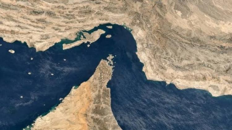 مصدر إيراني: واشنطن قدّمت تنازلاً لإيران يقضي بإغلاق الممر الجنوبي لمضيق هرمز مصدر إيراني: واشنطن قدّمت تنازلاً لإيران يقضي بإغلاق الممر الجنوبي لمضيق هرمز
