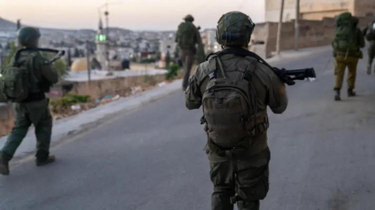 "معاريف": مسؤولون إسرائيليون يدفعون لتفجير الضفة قبيل الانتخابات.. والجيش ينقل قوات من لبنان وغزة "معاريف": مسؤولون إسرائيليون يدفعون لتفجير الضفة قبيل الانتخابات.. والجيش ينقل قوات من لبنان وغزة