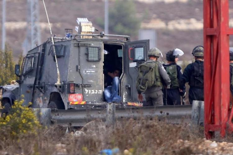 الاحتلال يعتقل شابين من جنين الاحتلال يعتقل شابين من جنين
