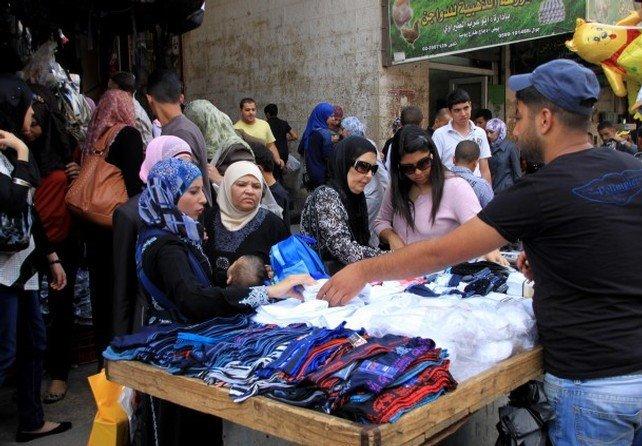 العيد "فرحة اقتصادية" لبائعي "البسطات" بالضفة العيد "فرحة اقتصادية" لبائعي "البسطات" بالضفة