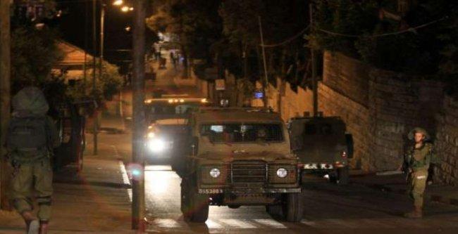 الاحتلال يعتقل 5 مواطنين بعد محاصرة مسجد في حزما