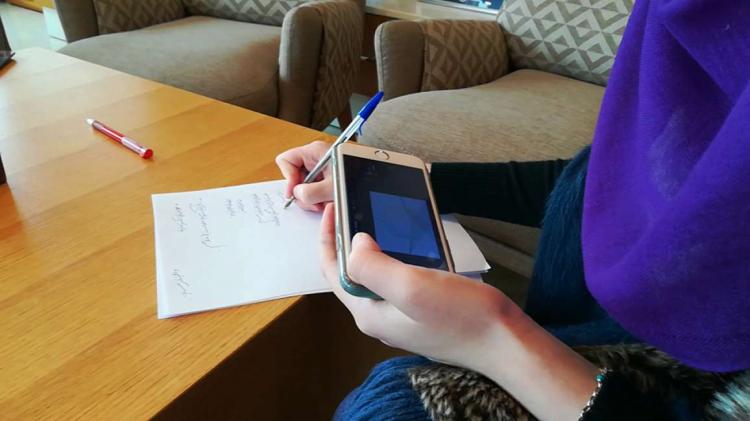 اختبارات ومشاريع تخرج الكترونية.. كيف كانت تجربة التعليم عن البعد لدى طلبة الجامعات في الخليل؟ اختبارات ومشاريع تخرج الكترونية.. كيف كانت تجربة التعليم عن البعد لدى طلبة الجامعات في الخليل؟