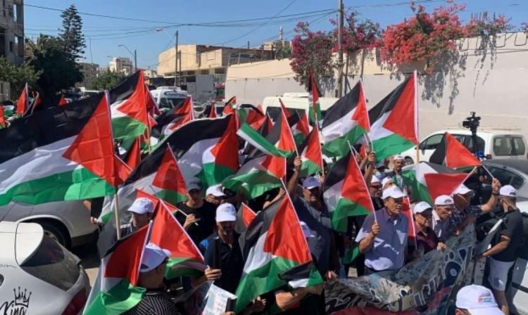 المئات يشاركون بمسيرة الأعلام الفلسطينية في أم الفحم