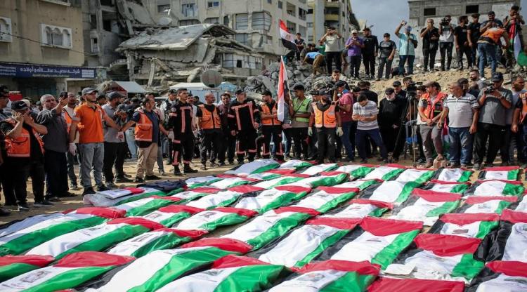 تشييع جثامين 105 شهداء انتشلوا من تحت أنقاض مبانٍ مدمرة في غزة