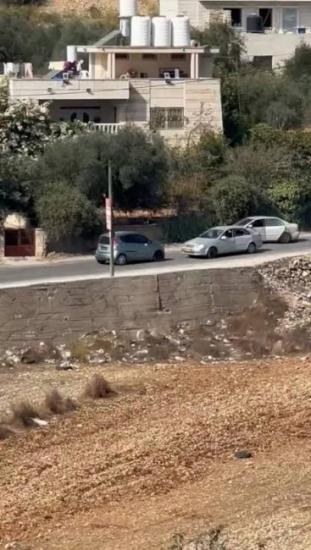 مستوطنون يعتدون على مواطن وطفله ويسرقون مركبته في يبرود مستوطنون يعتدون على مواطن وطفله ويسرقون مركبته في يبرود