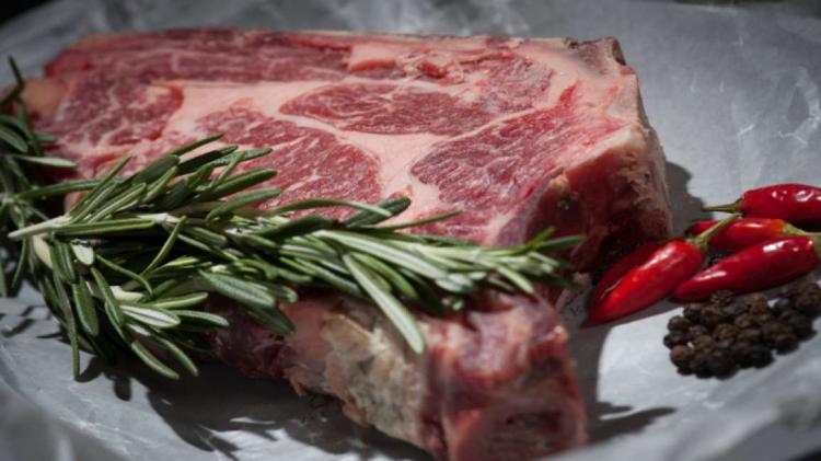دراسة تحذر من خطر صحي ناجم تناول اللحوم الحمراء والمعالجة!