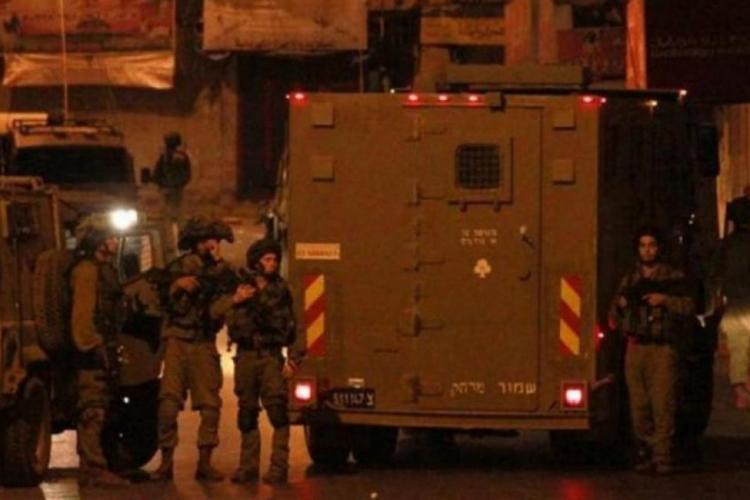الاحتلال يعتقل 7 مواطنين خلال اقتحام قرية قريوت جنوب نابلس الاحتلال يعتقل 7 مواطنين خلال اقتحام قرية قريوت جنوب نابلس