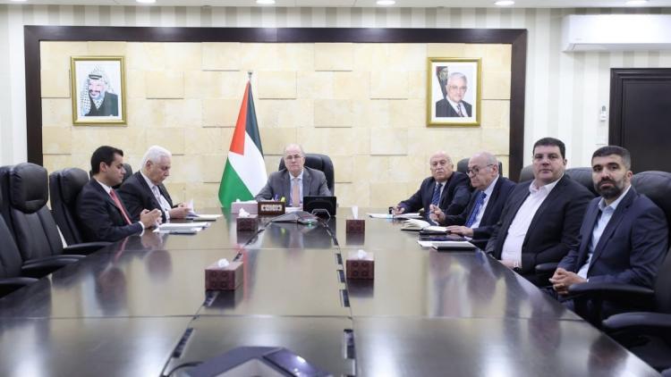 مصطفى يدعو إلى توظيف خبرات فلسطينيي الشتات لدعم الاقتصاد الوطني مصطفى يدعو إلى توظيف خبرات فلسطينيي الشتات لدعم الاقتصاد الوطني