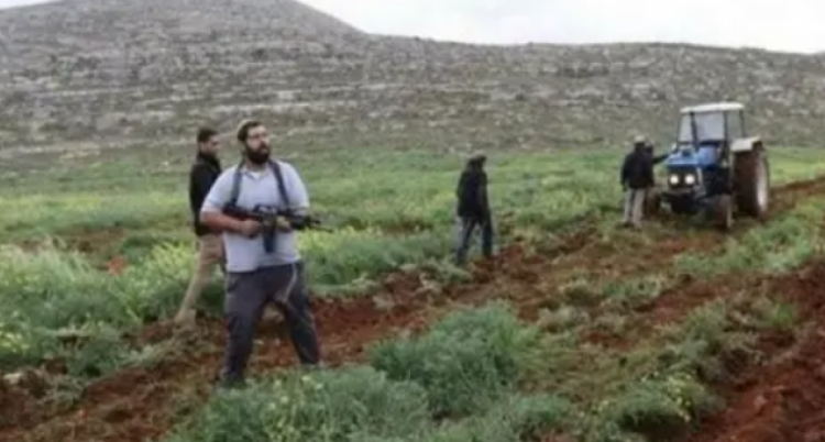 مستوطنون يهاجمون مزارعين في قفين شمال طولكرم ويختطفون ثلاثة منهم مستوطنون يهاجمون مزارعين في قفين شمال طولكرم ويختطفون ثلاثة منهم
