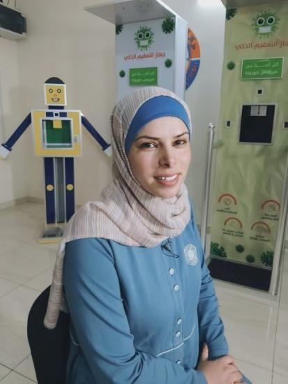 فلسطينية من غزة تتحدى الحصار وجائحة كورونا بصناعة جهاز تعقيم ذكي