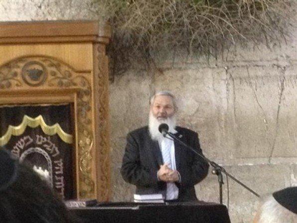 بالصور... مستوطنون و'حاخامات' يدنسون البراق احتفاءً بذكرى النكبة بالصور... مستوطنون و'حاخامات' يدنسون البراق احتفاءً بذكرى النكبة