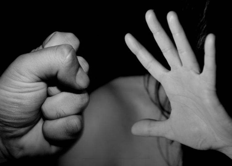 قانون حماية الأسرة من العنف.. نحو حياة آمنة للمرأة الفلسطينية