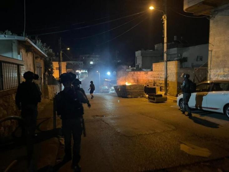مواجهات في القدس والاحتلال يغلق حاجز شعفاط