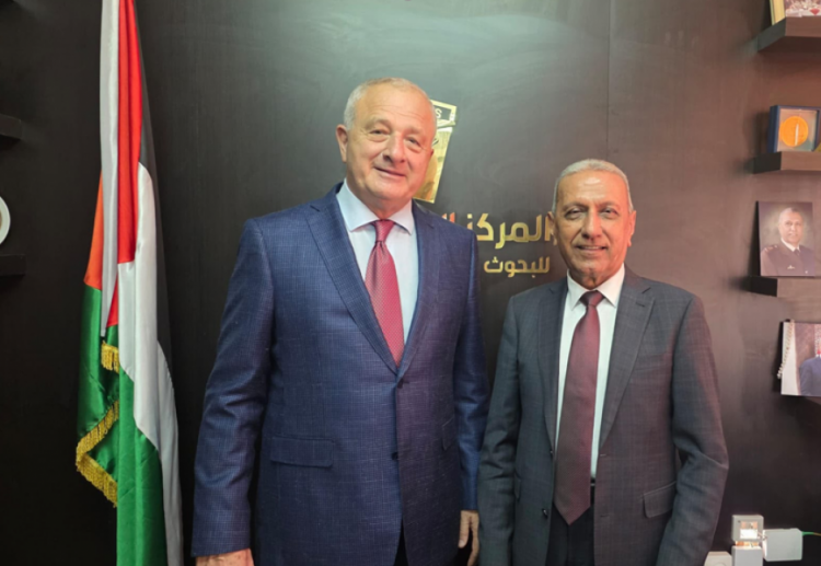 السفير الروسي لدى فلسطين يبحث مع رئيس المركز الفلسطيني للبحوث والدراسات الاستراتيجية آخر المستجدات السياسية والميدانية السفير الروسي لدى فلسطين يبحث مع رئيس المركز الفلسطيني للبحوث والدراسات الاستراتيجية آخر المستجدات السياسية والميدانية