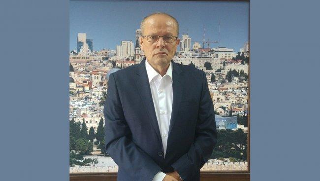 قرار رئاسي بمنح رئيس هيئة الاسرى قدري ابو بكر صلاحيات وزير كاملة قرار رئاسي بمنح رئيس هيئة الاسرى قدري ابو بكر صلاحيات وزير كاملة
