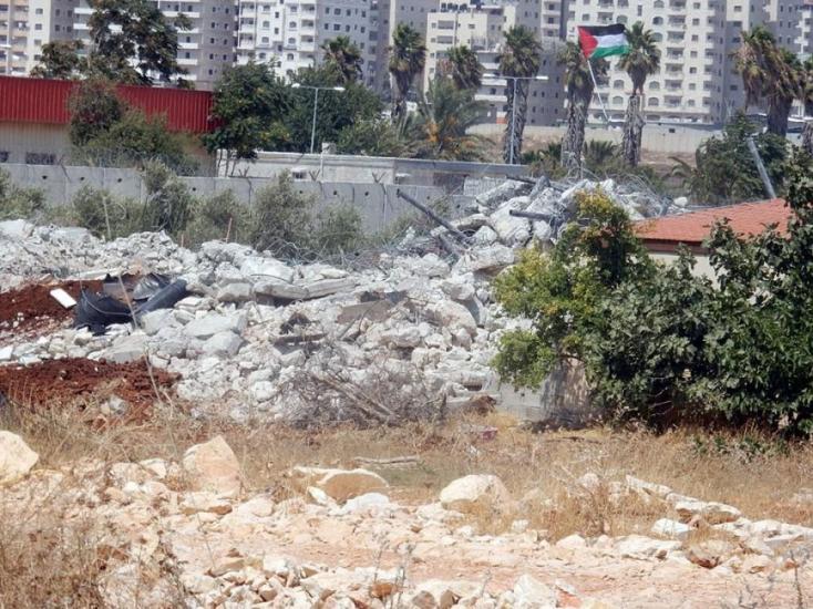 الاحتلال يهدم نصبًا تذكاريًا للشهداء في قرية أبو فلاح الاحتلال يهدم نصبًا تذكاريًا للشهداء في قرية أبو فلاح