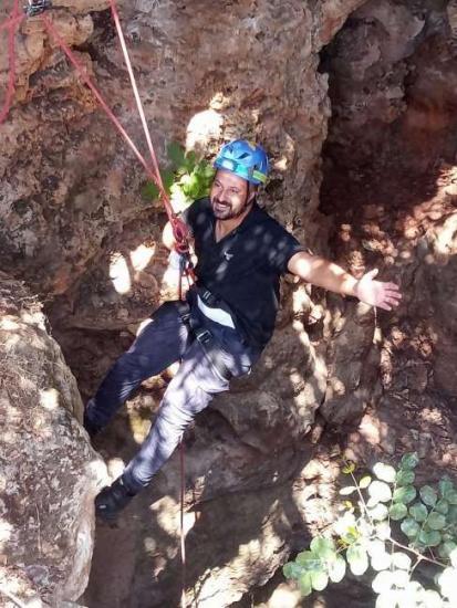 فريق "رَحَّال فلسطين" يغمره "الأدرينالين" في مغاور سلفيت فريق "رَحَّال فلسطين" يغمره "الأدرينالين" في مغاور سلفيت