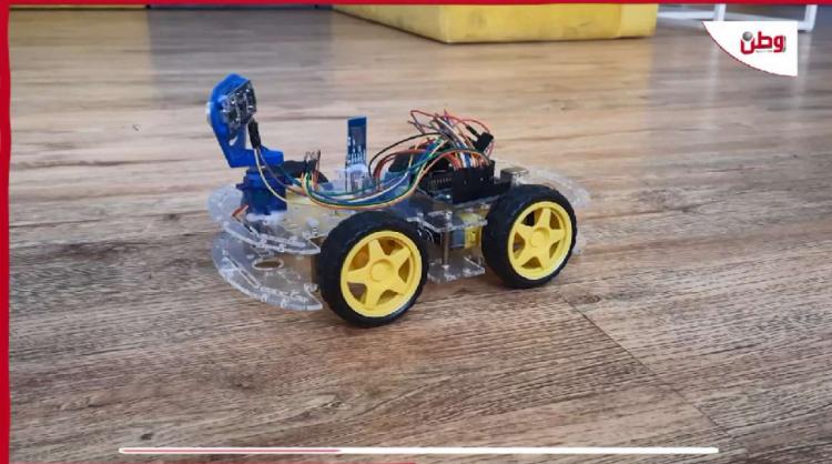 طلبة من غزة يبتكرون "روبوتا" لمساعدة الأشخاص ذوي الإعاقة على التنقل