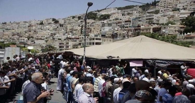 الاحتلال يعتدي على المواطنين في خيمة الإسناد ببلدة سلوان في القدس