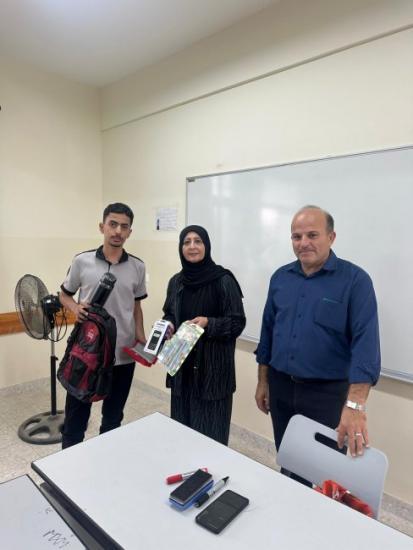 مركز إبداع المعلم يكرّم الطلبة الفائزين في مسابقة أفضل بحث علمي حول الزراعة العضوية وأثرها في حماية البيئة مركز إبداع المعلم يكرّم الطلبة الفائزين في مسابقة أفضل بحث علمي حول الزراعة العضوية وأثرها في حماية البيئة