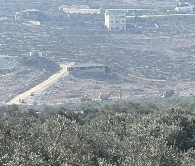الاحتلال يبدأ بشق طريق استيطاني جنوب جنين الاحتلال يبدأ بشق طريق استيطاني جنوب جنين