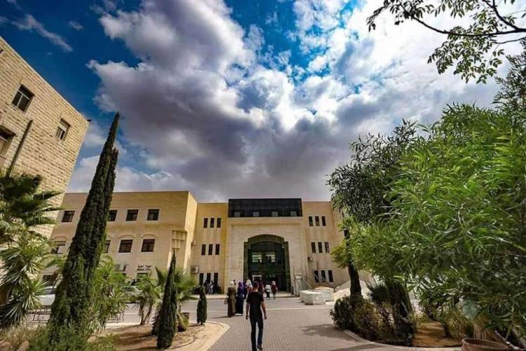 "جامعة القدس تفصل ثلاثة نقابيين".. نقابة العاملين في الجامعة لـ"وطن": التصعيد سيبدأ بداية الأسبوع القادم