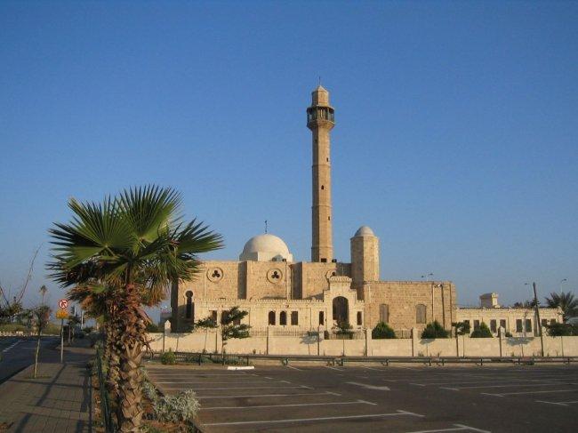 يافا: اعتداء جديد على مسجد حسن بك وخط عبارات عنصرية على جداره