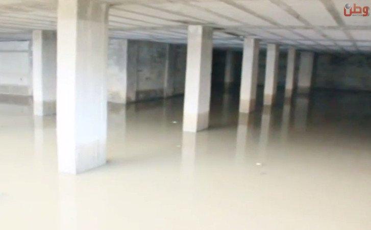 خاص لـ "وطن": بالفيديو... مياه الأمطار تكشف عورات البنى التحتية في غزة