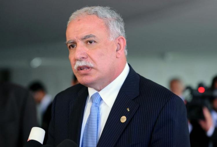 الاحتلال يسحب بطاقة "vip" من وزير الخارجية رياض المالكي الاحتلال يسحب بطاقة "vip" من وزير الخارجية رياض المالكي