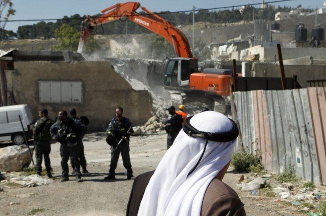 الاحتلال يهدم منزلا في قرية الزعيّم شرق القدس